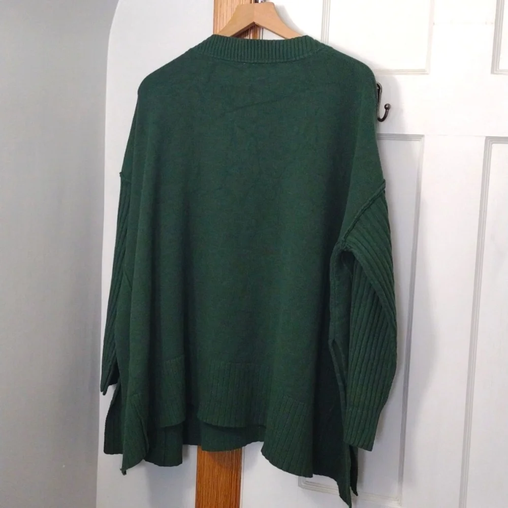 FREE PEOPLE V- Neck Sweater Green Size L NWT - Picture 9 of 13